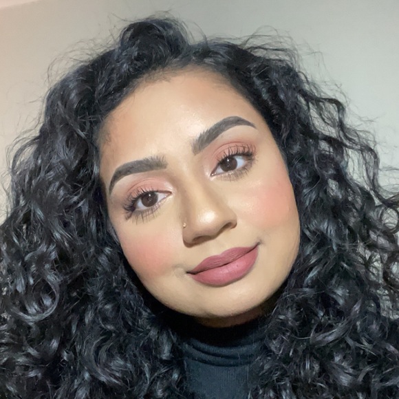 Meet your Posher, Samia - Picture 1 of 1